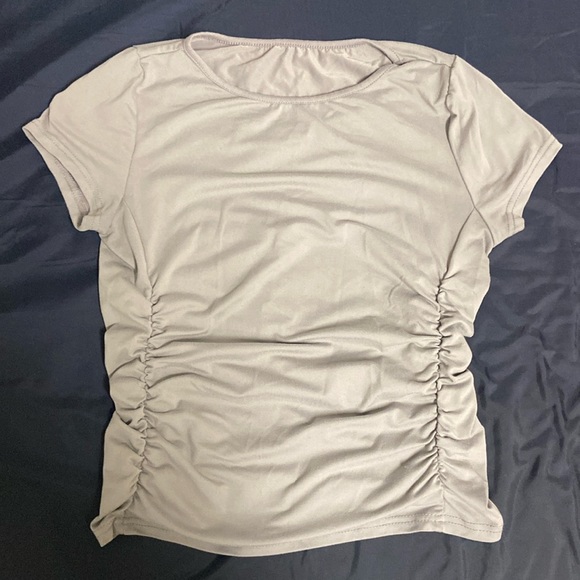 Brandy Melville Tops - BRANDY MELVILLE TOP (SILVER)
